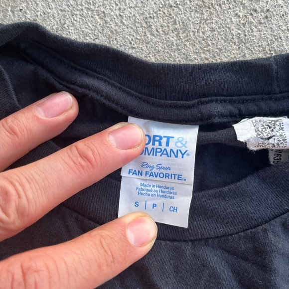 The Undertaker Taking Souls Digging Holes WWE T Shirt Mens Small Black 2017 - Picture 2 of 5